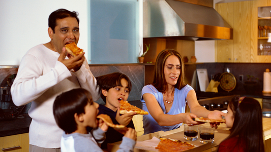 Pizza & Nutrition: Can It Be Healthy? Yes – Here’s How 🍕💪